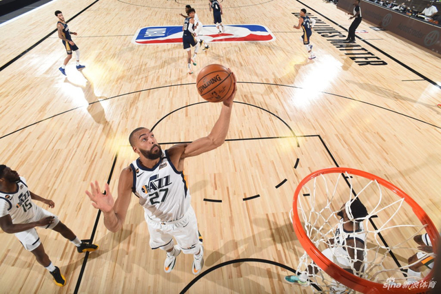 在球场内外 在球场内外